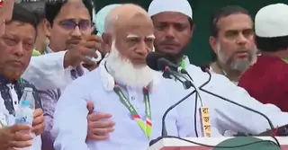 অসুস্থ হয়েও মঞ্চে বসে বক্তব্য রাখছেন জামায়েতের আমির